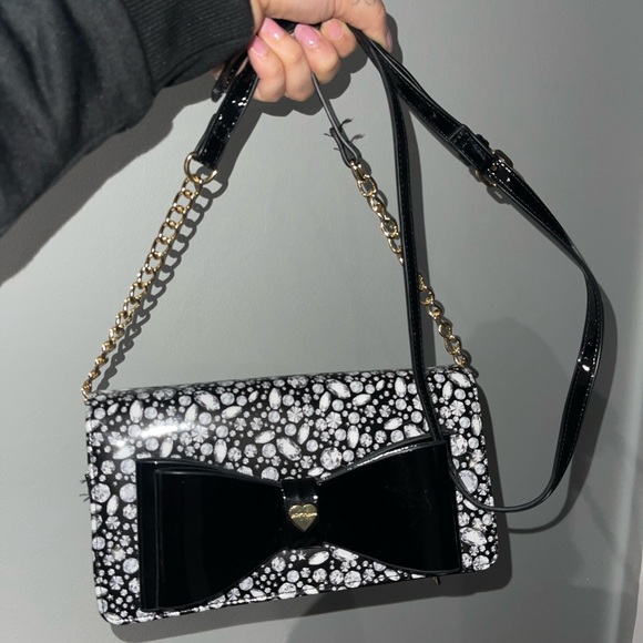 Betsey Johnson Black and White Bow Clutch - Picture 6 of 6